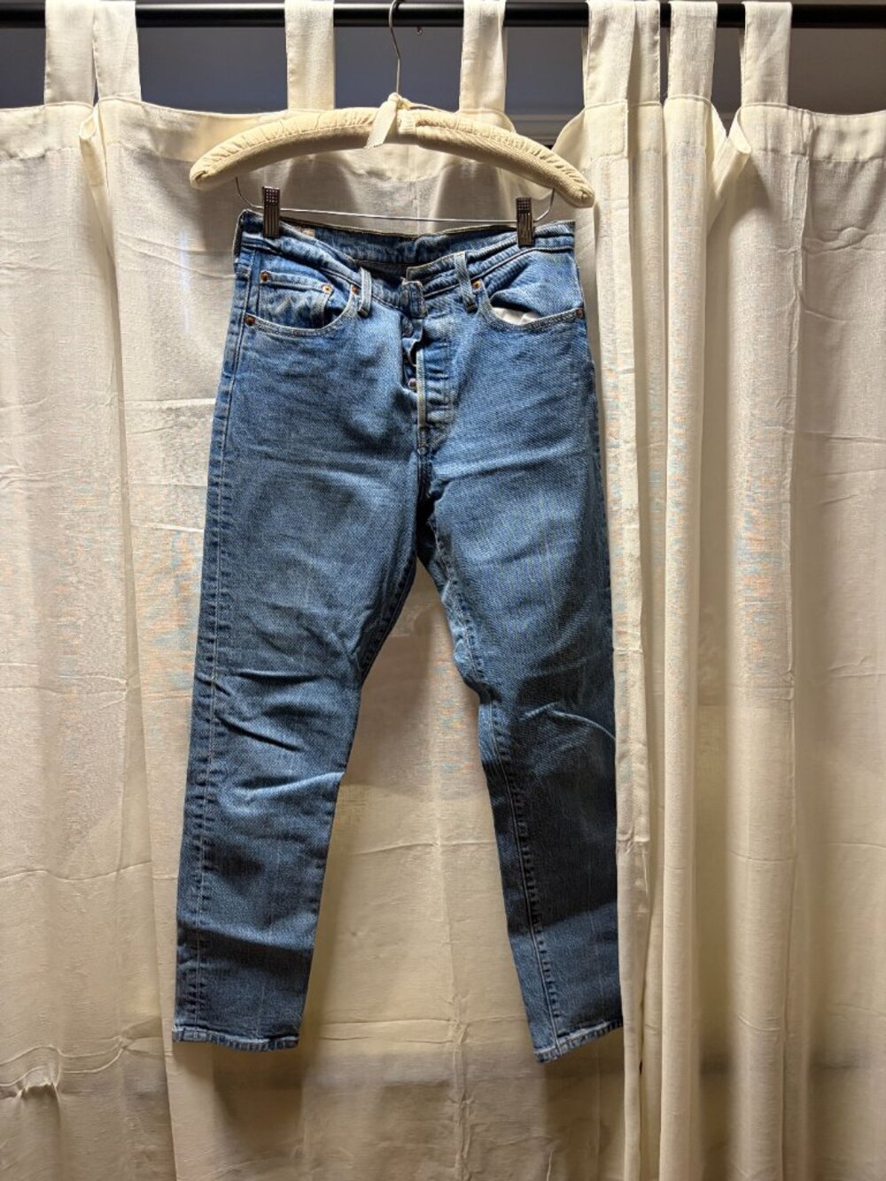 Levi's — 501® S (Skinny) Women's Jeans in Medium Wash Lightly Worn (28)
